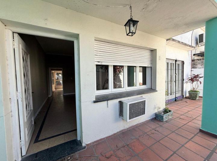 ALQUILER. Casa interna ideal uso comercial 1