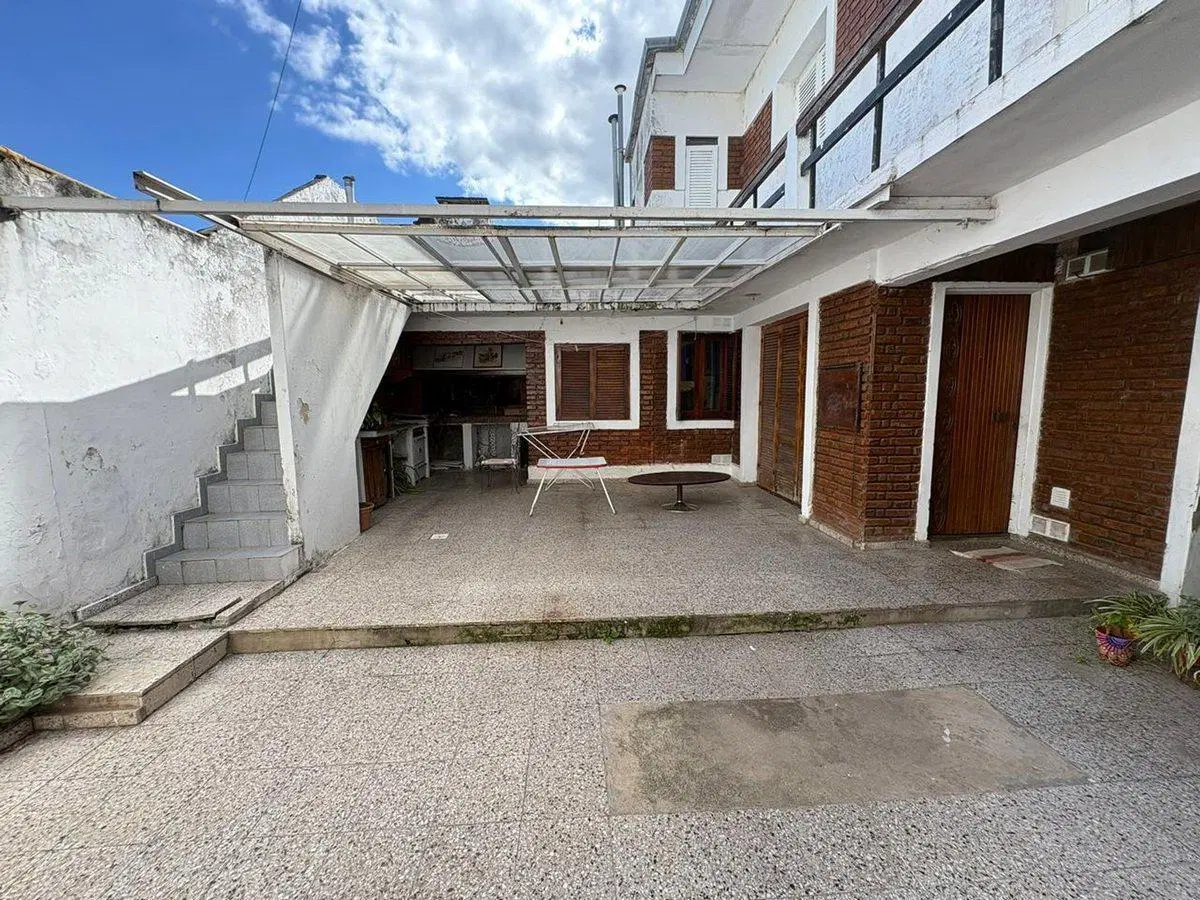 VENTA CASA INTERNA SARGENTO CABRAL, 3 DORM + PATIO 4