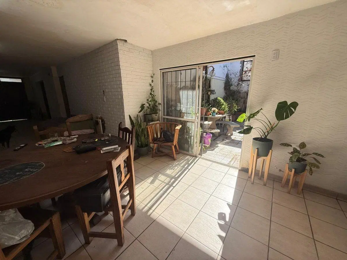 Venta casa barrio Constituyentes, cochera y patio 2