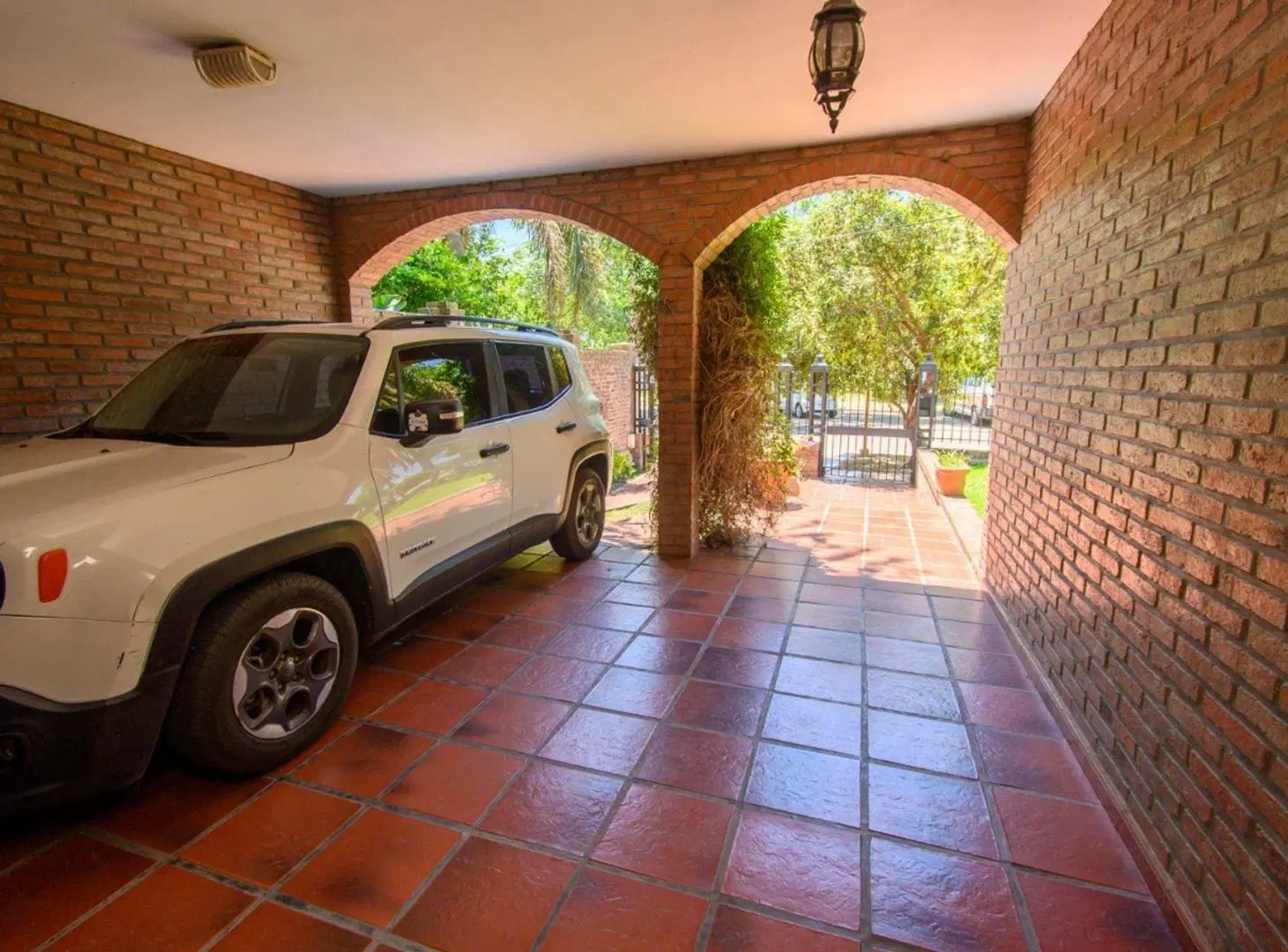 VENTA CASA SOBRE COSTANERA EN BARRIO 7 JEFES 5