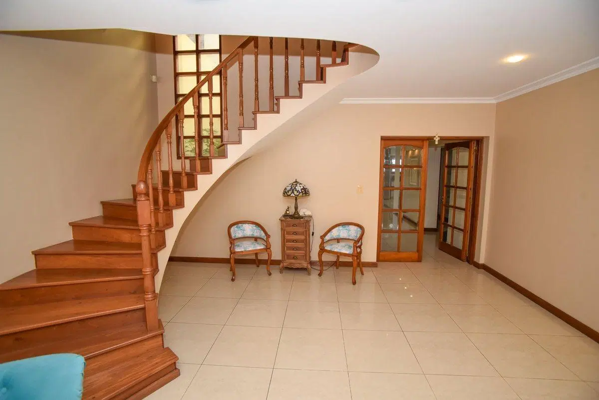 CASA FUNCIONAL CON 4 DORMI CON COCH PASANTE Y PILE 4