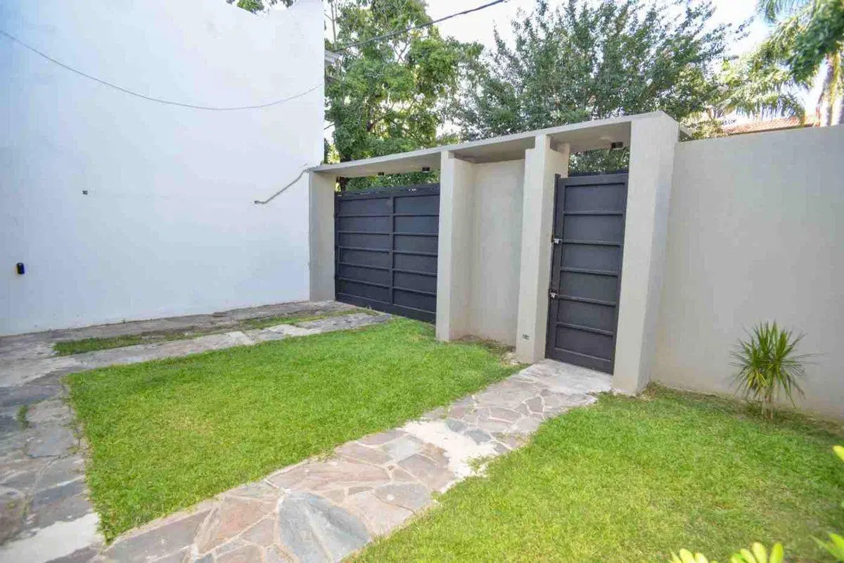 VENTA CASA MODERNA A ESTRENAR EN CANDIOTI SUR 5