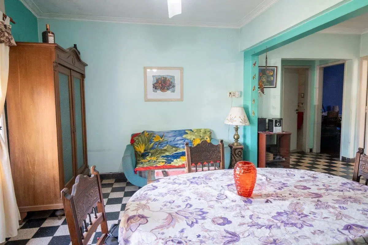 VENTA PLANTA ALTA DE 2 DORMITORIOS SOBRE AVENIDA 3