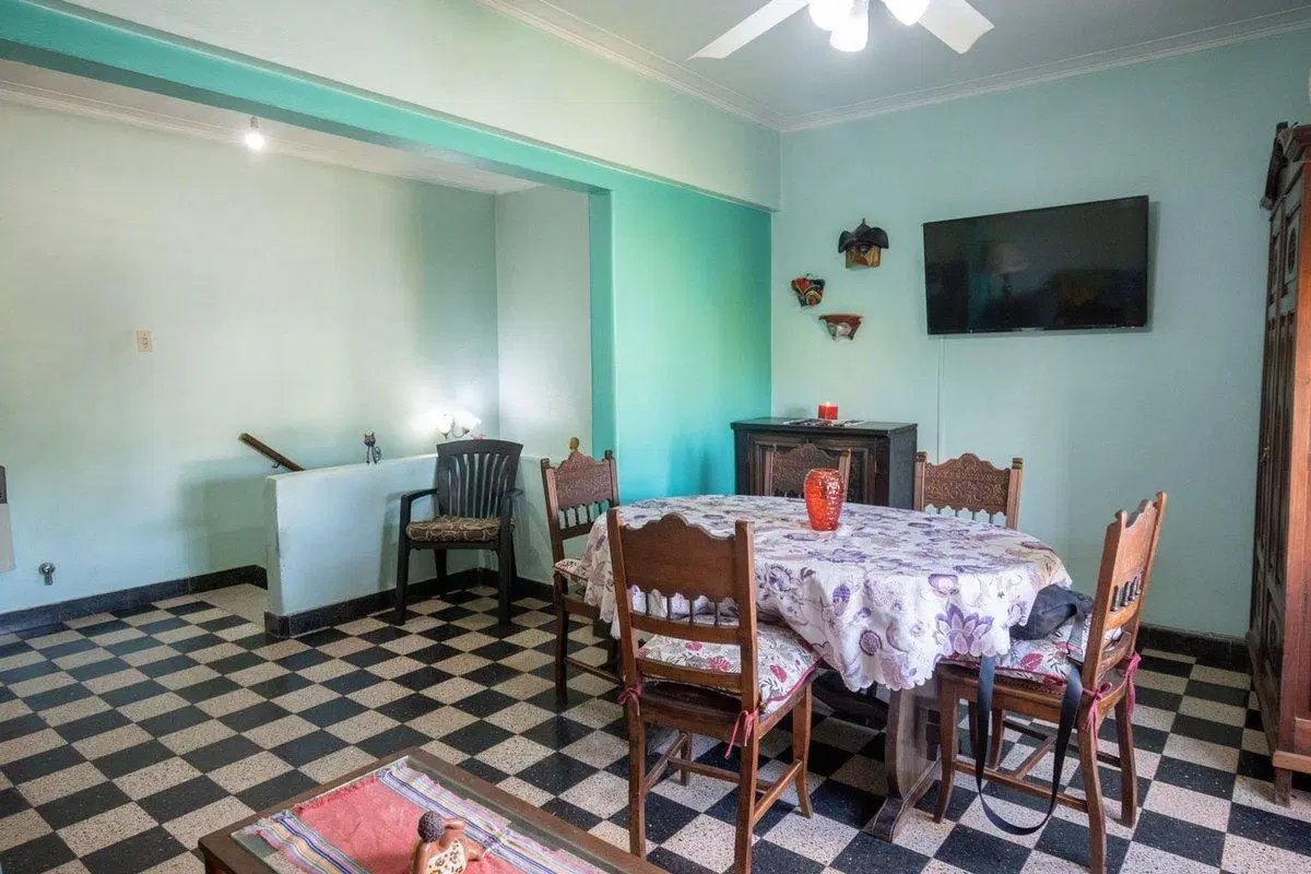 VENTA PLANTA ALTA DE 2 DORMITORIOS SOBRE AVENIDA 5