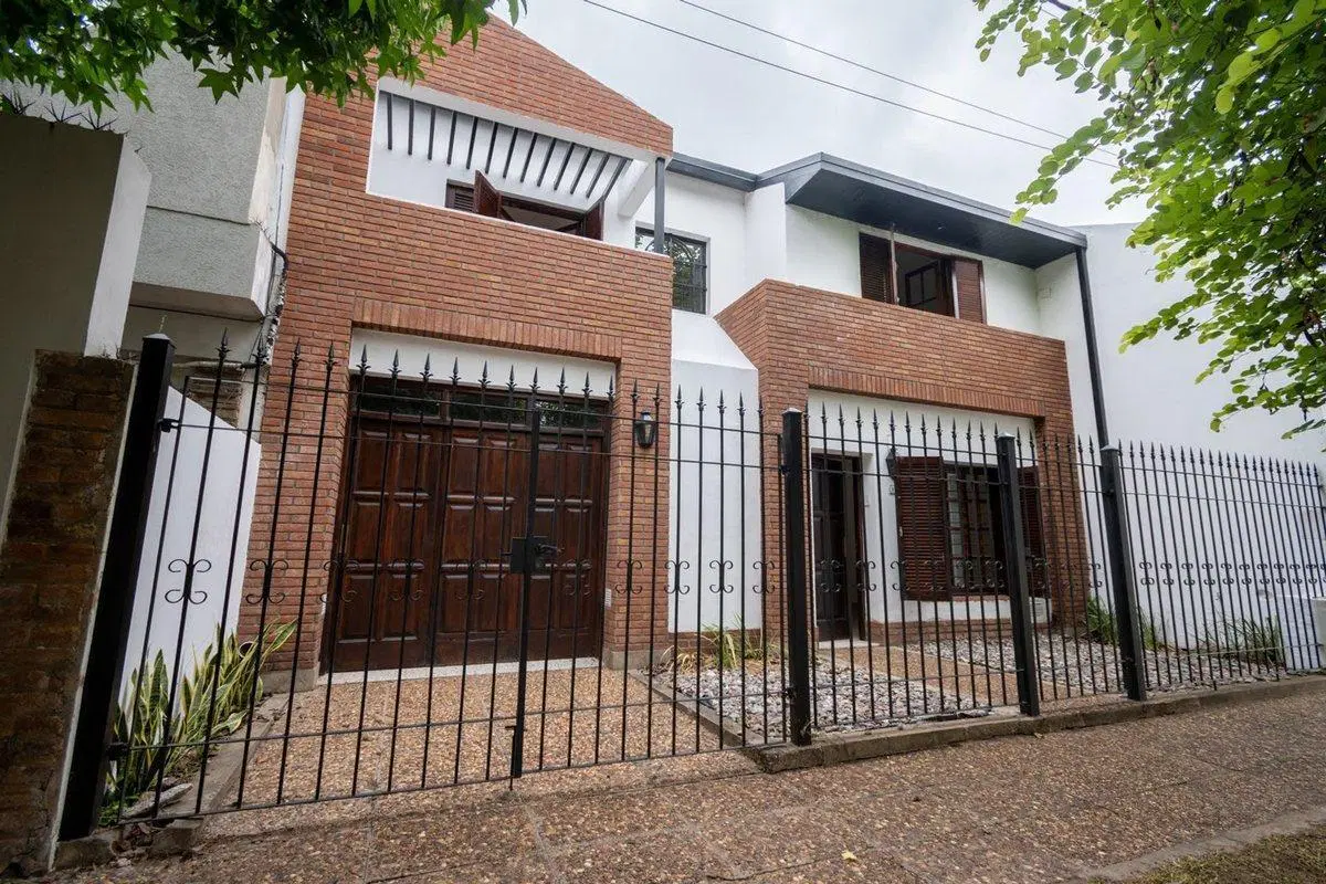 CASA EN VENTA – BARRIO GUADALUPE 2