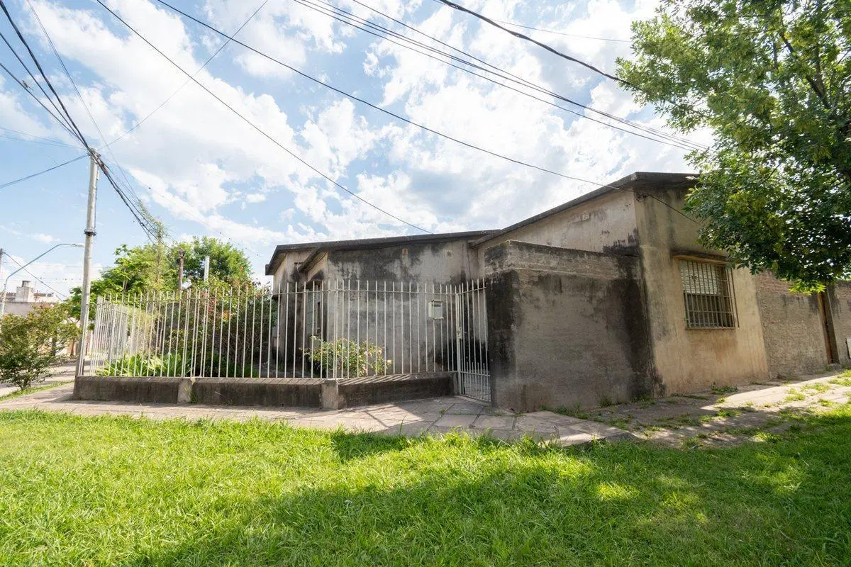 CASA EN SANTO TOME DE 3 DORMITORIOS Y PATIO 5