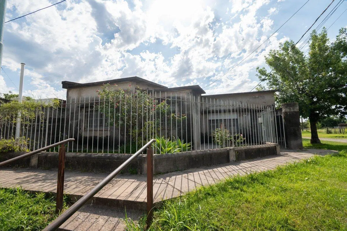 CASA EN SANTO TOME DE 3 DORMITORIOS Y PATIO 2