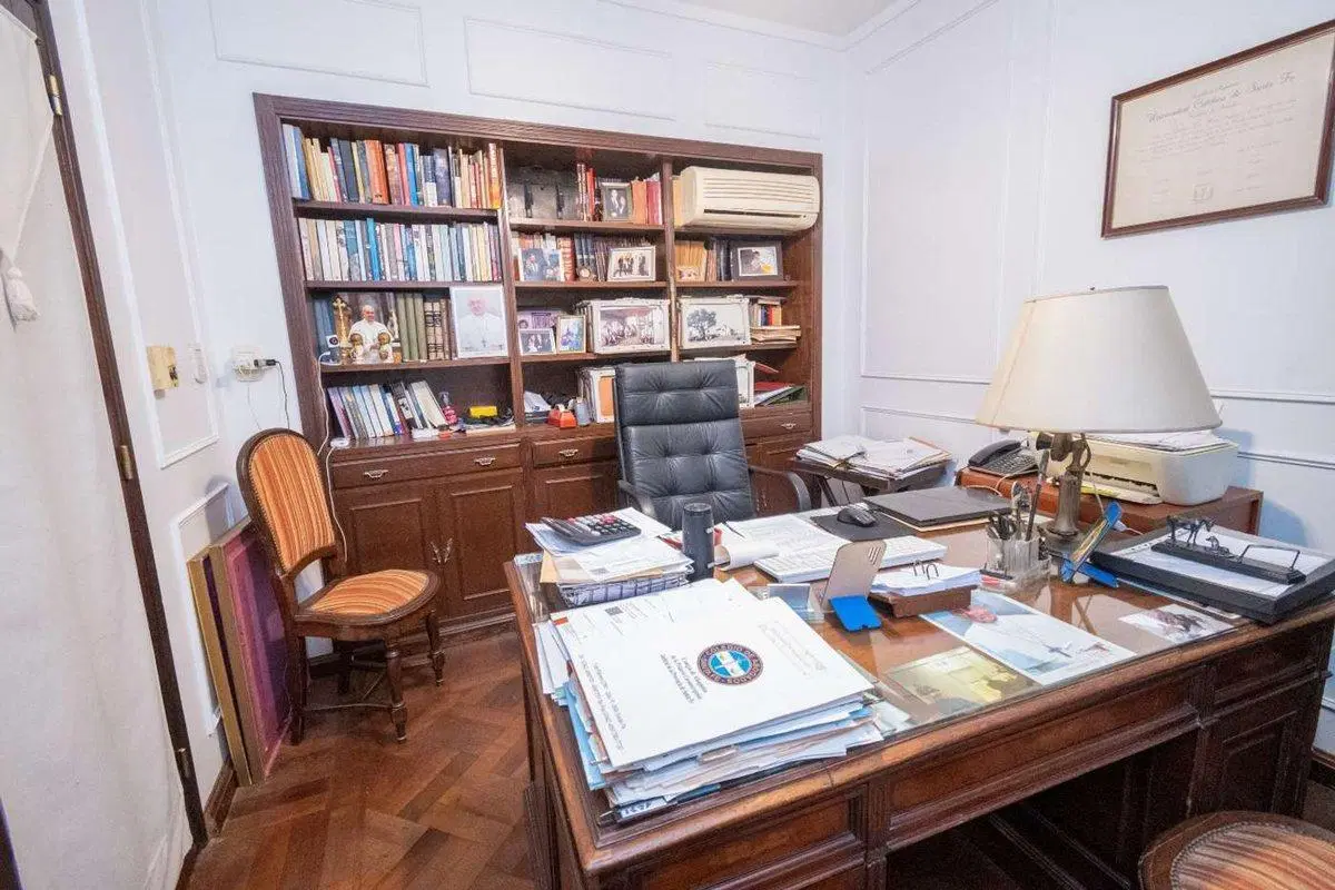CASA DE CATEGORÍA SOBRE AV. GRAL LOPEZ 4