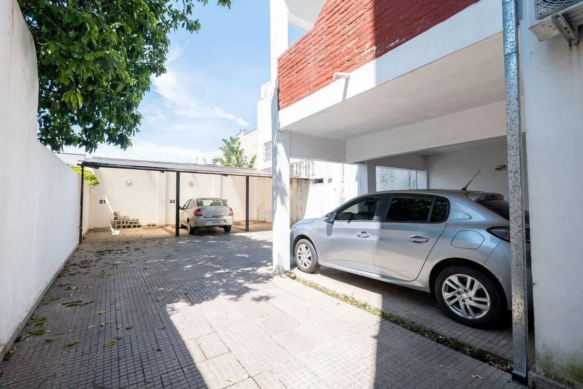 COCHERA EN VENTA A MTS DE AVENIDA FACUNDO ZUVIRÍA 3