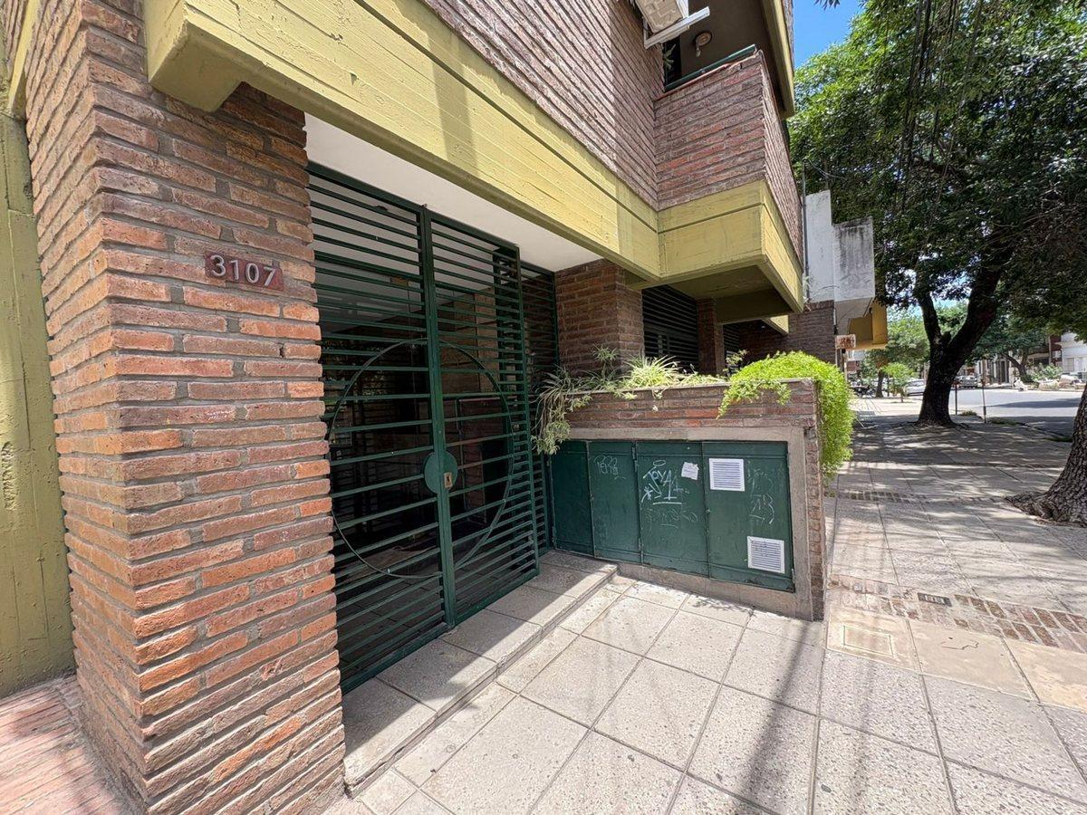 VENTA DPTO 2 DORMITORIOS + 2 BAÑOS Y COCHERA