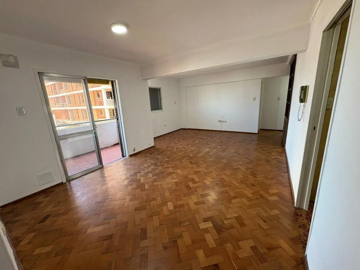 VENTA DPTO 2 DORMITORIOS + 2 BAÑOS Y COCHERA 5