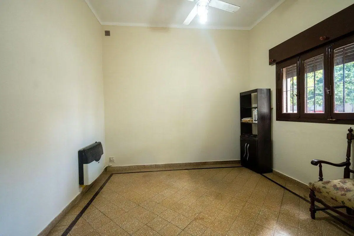 VENTA CASA 3/4 DORMITORIOS CON COCHERA Y PATIO 2