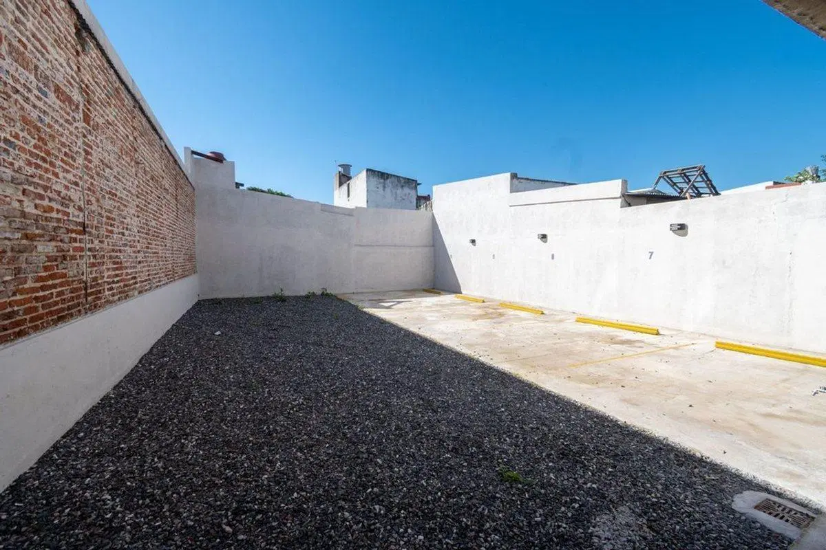 COCHERA EN CANDIOTI NORTE 3