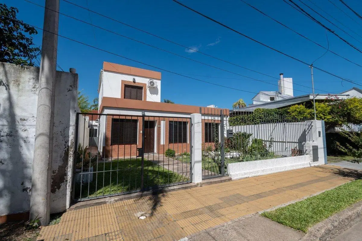 Amplia casa de 4 dormitorios, Ideal familias 4