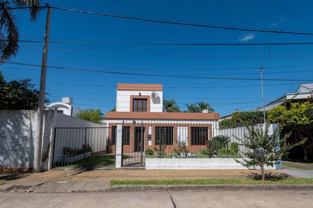 Amplia casa de 4 dormitorios, Ideal familias