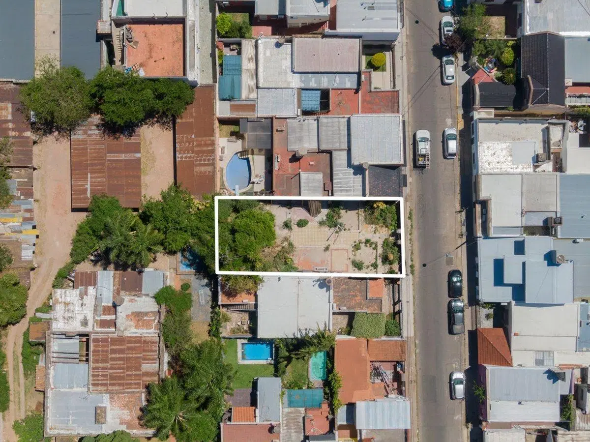 Lote de 264 m2 en Barrio Sur 4