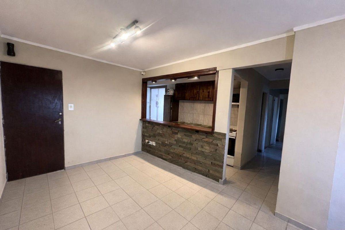 SE VENDE DPTO. EN BARRIO CANDIOTI