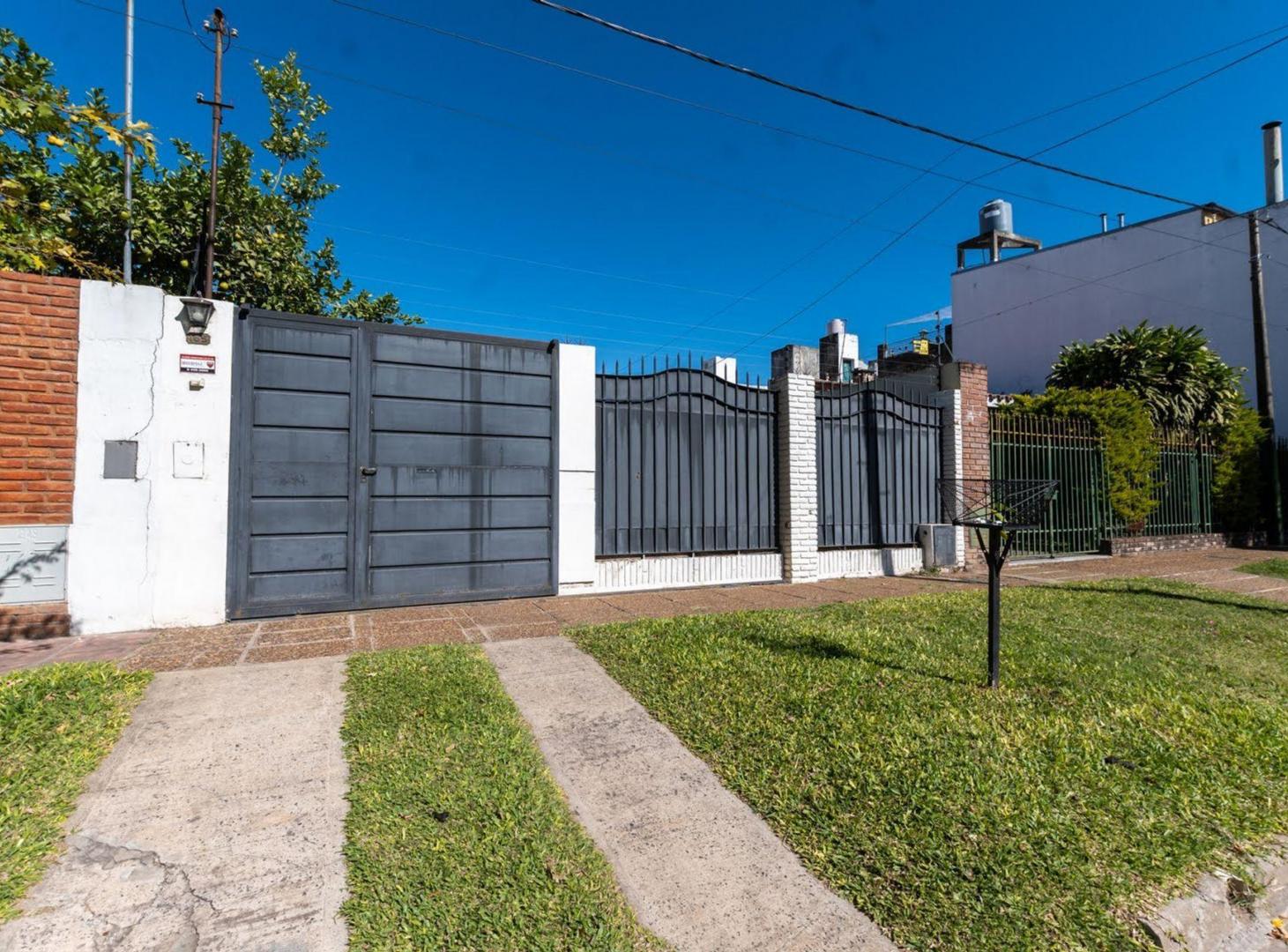 VENTA HERMOSA CASA PLENO GUADALUPE, PATIO Y PILETA