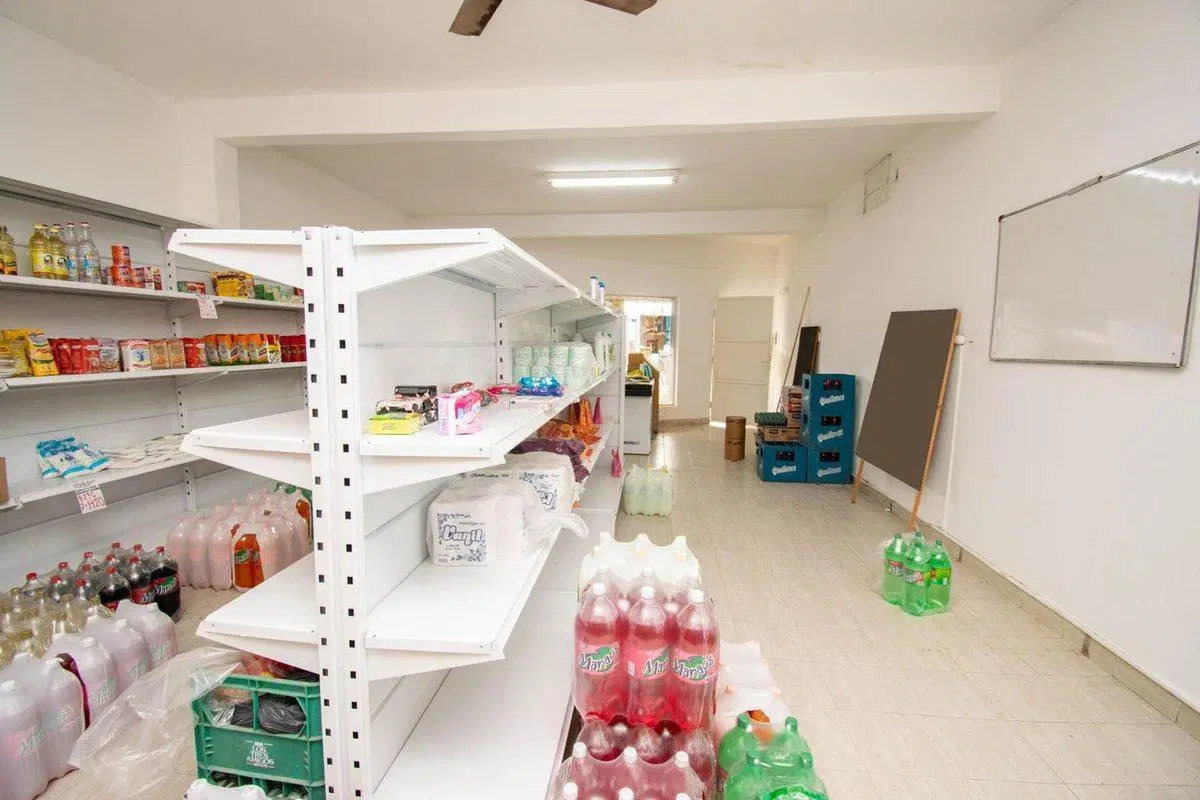LOCAL COMERCIAL CON GALPON Y GRAN PATIO VERDE 4
