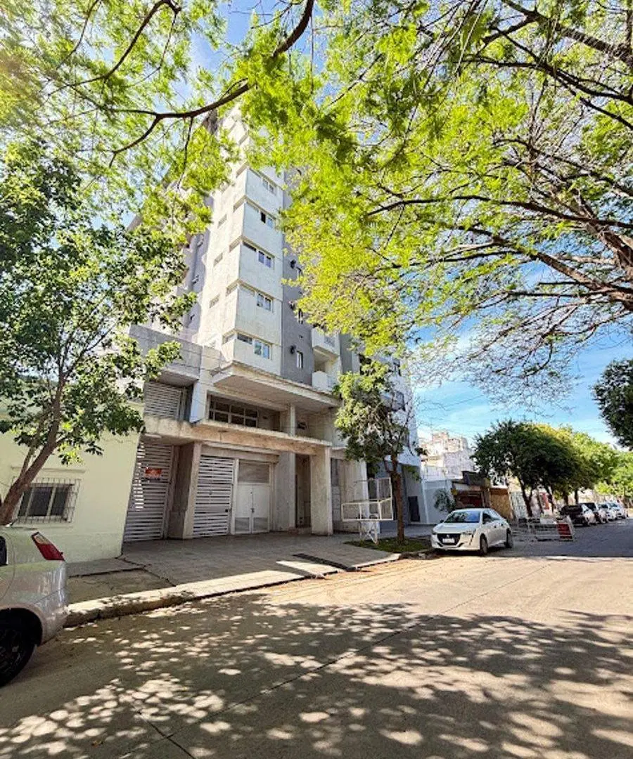 Alquiler monoambiente con balcón en B Sur 4