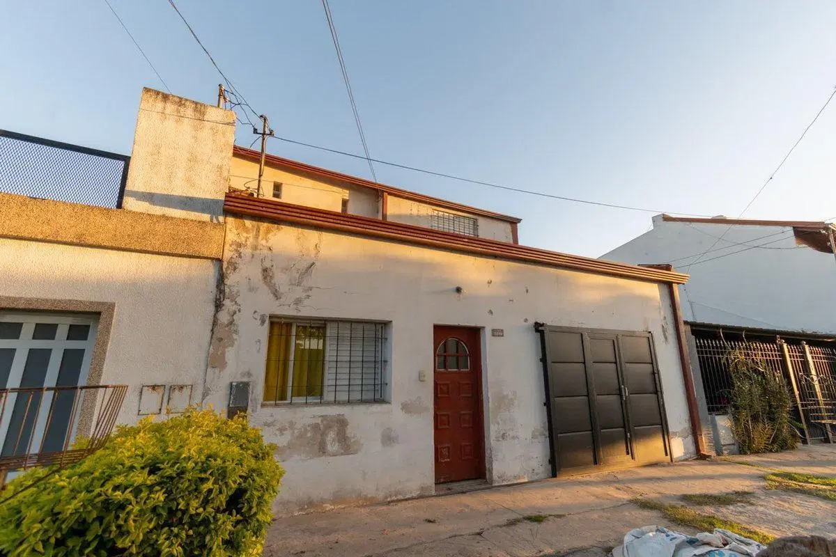 Casa de tres Dormitorios y Cochera en zona norte 3