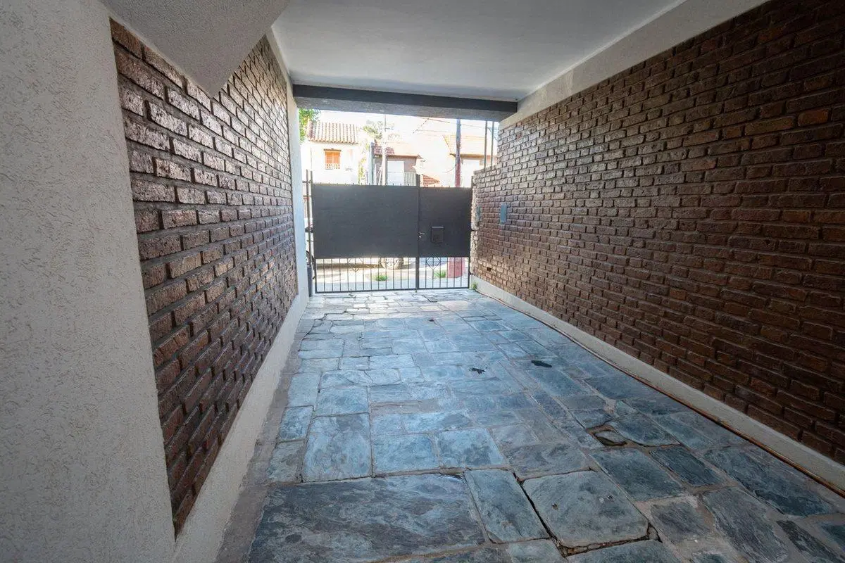 VENTA CASA GUADALUPE ESTE A METROS DE LA COSTANERA 4