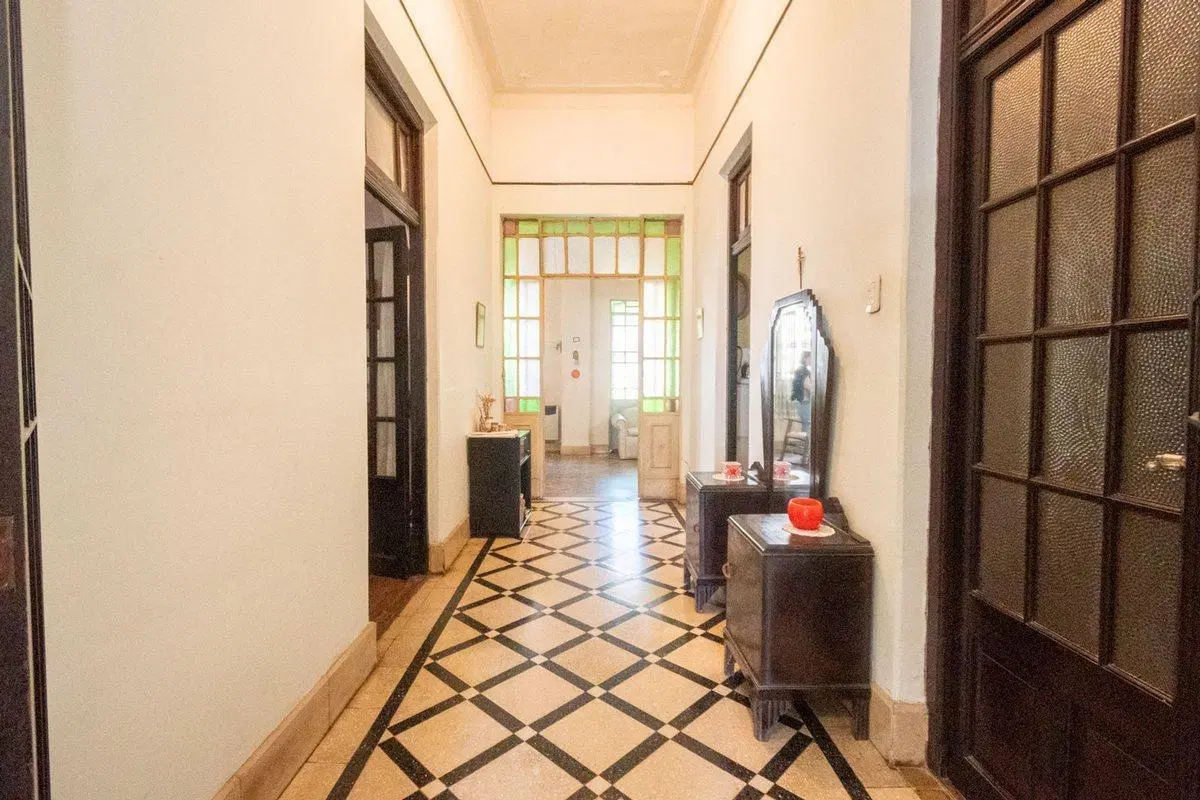 VENTA CASA ANTIGUA CON SALIDA A DOS CALLES 4