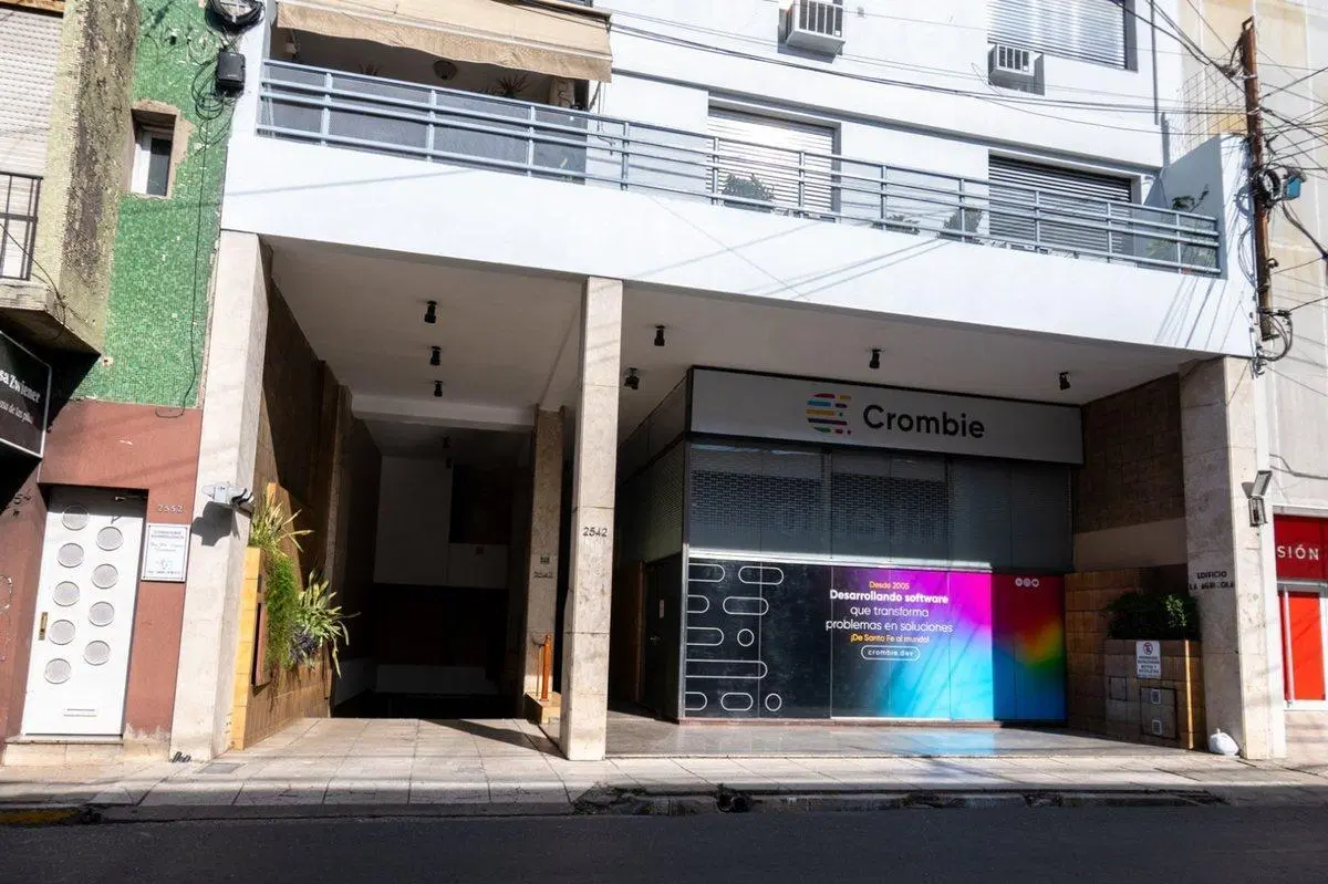 Amplio departamento 2 dormitorios con cochera 4