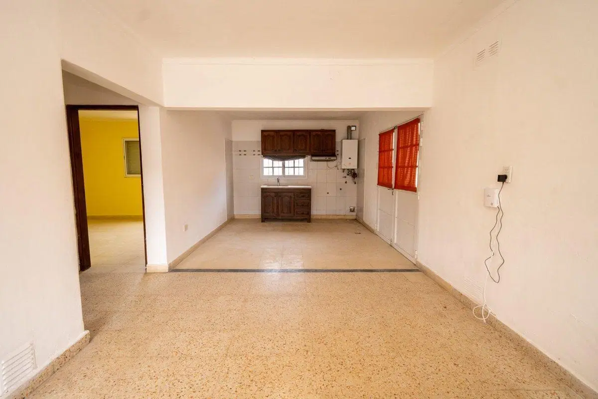 VENTA CASA 2 DORMITORIOS, COCHERA PASANTE Y PATIO 2