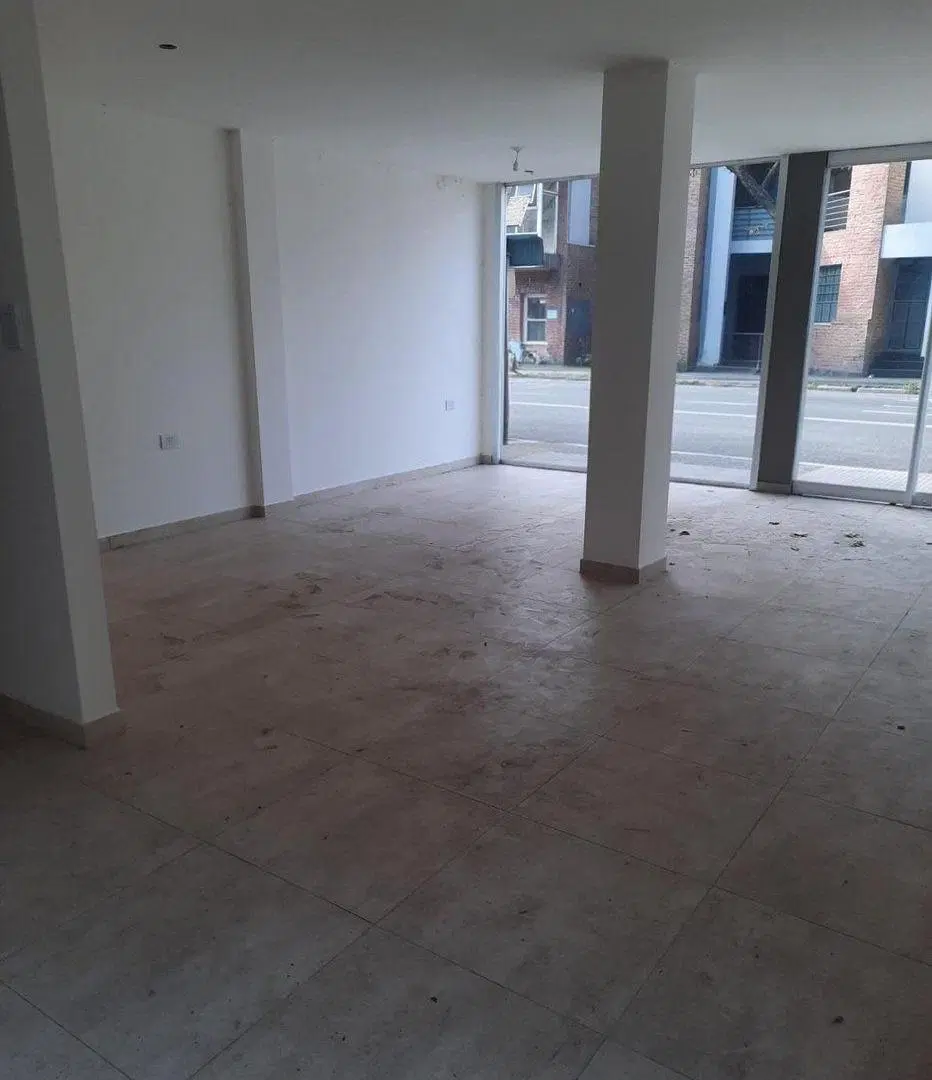 EN VENTA LOCAL COMERCIAL EN MACROCRENTRO 2