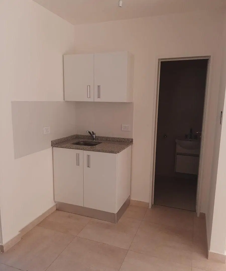 EN VENTA LOCAL COMERCIAL EN MACROCRENTRO 3