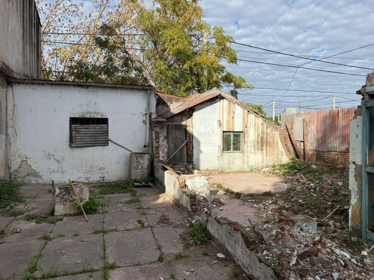SE VENDE TERRENO EN LAS FLORES 5