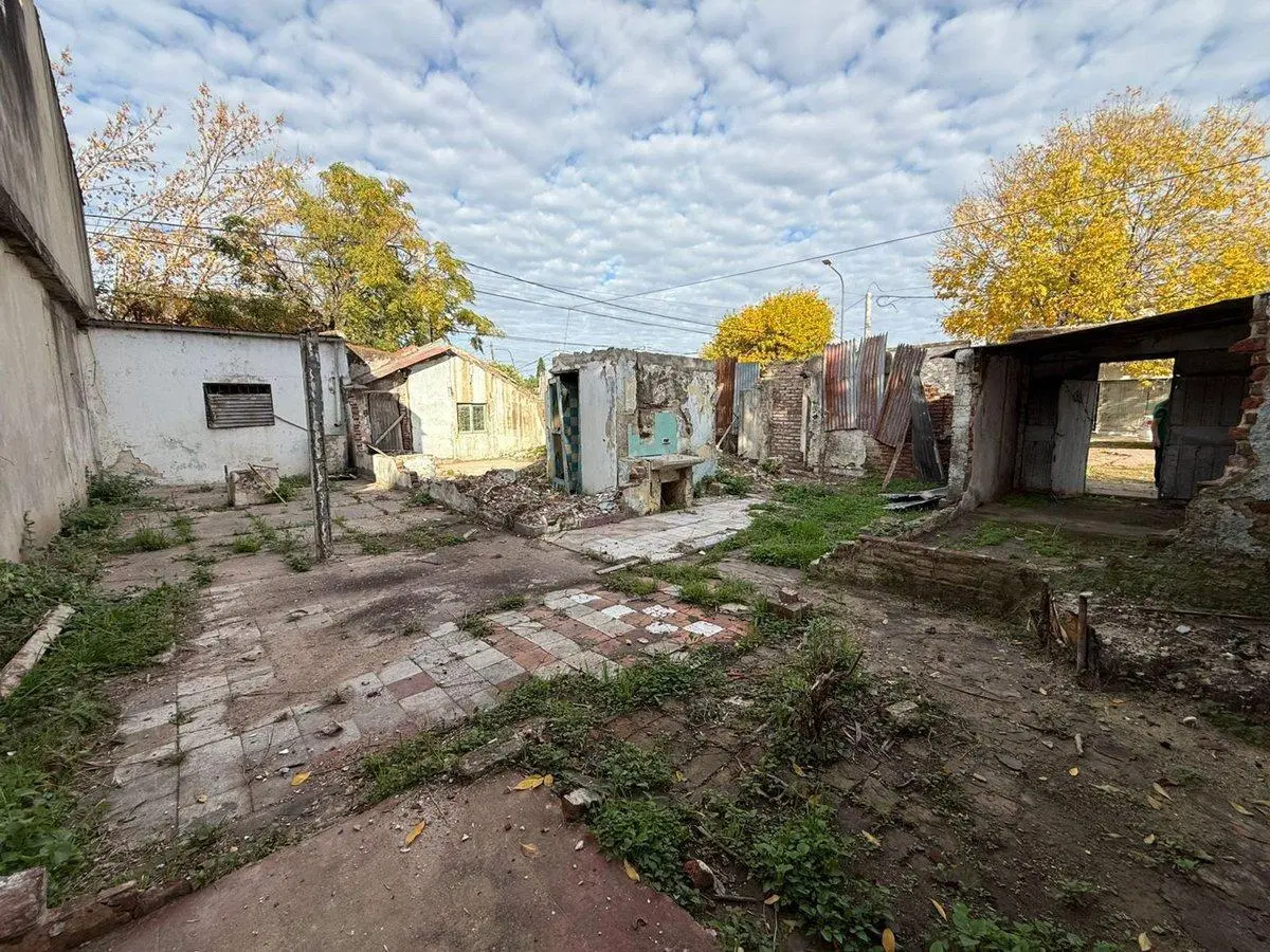 SE VENDE TERRENO EN LAS FLORES 2
