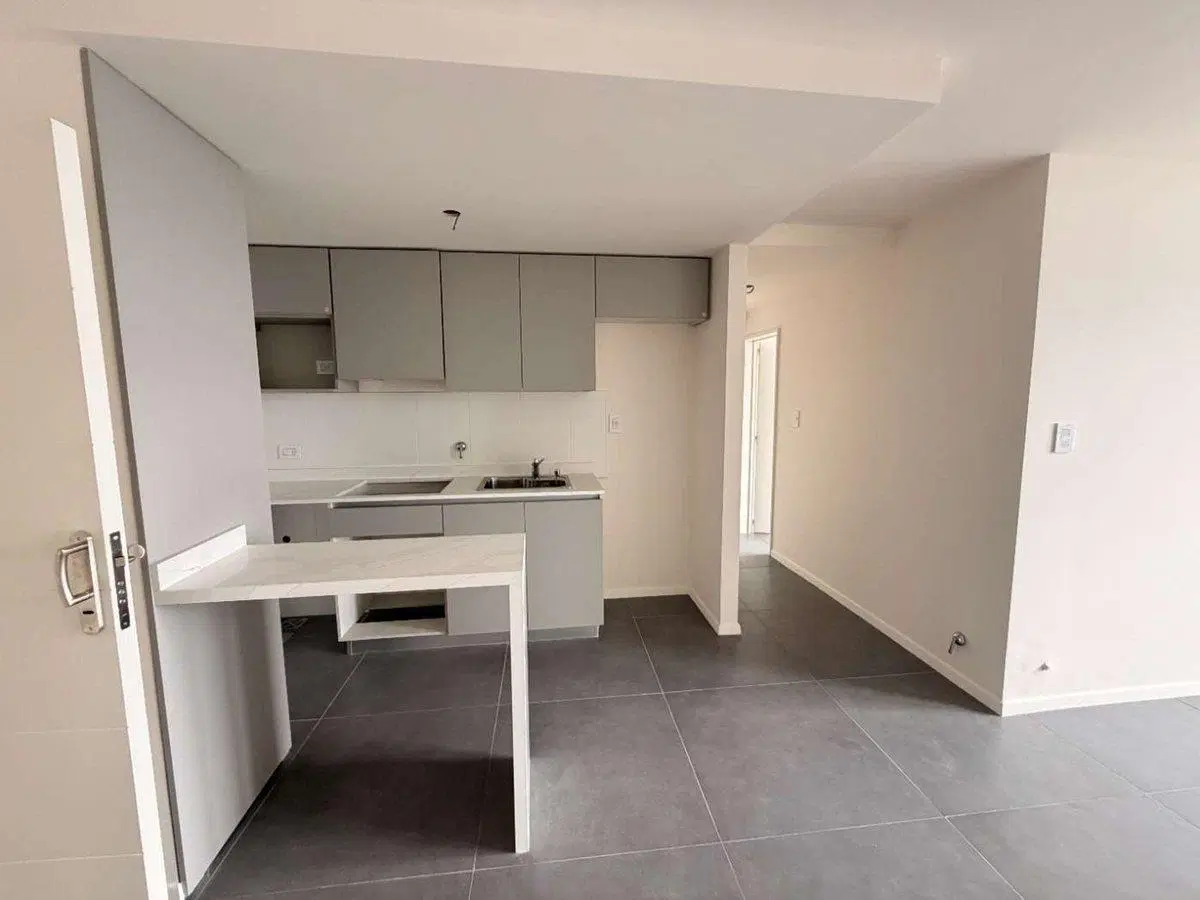 SE VENDE DEPTO DE 1 DORM CON COCHERA EN BV CENTER 4