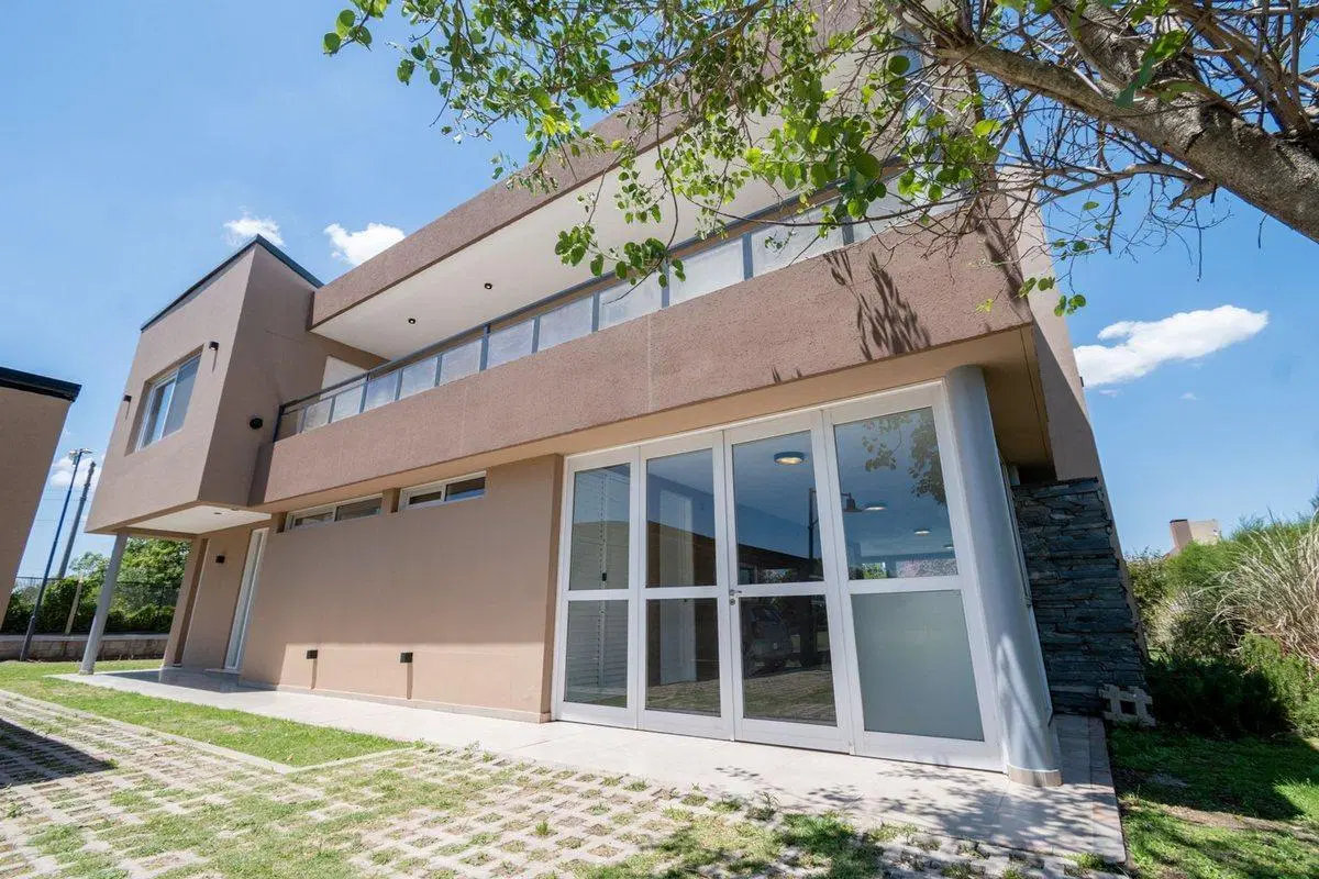 Casa de 3 dormitorios en Altos de la Ribera 3