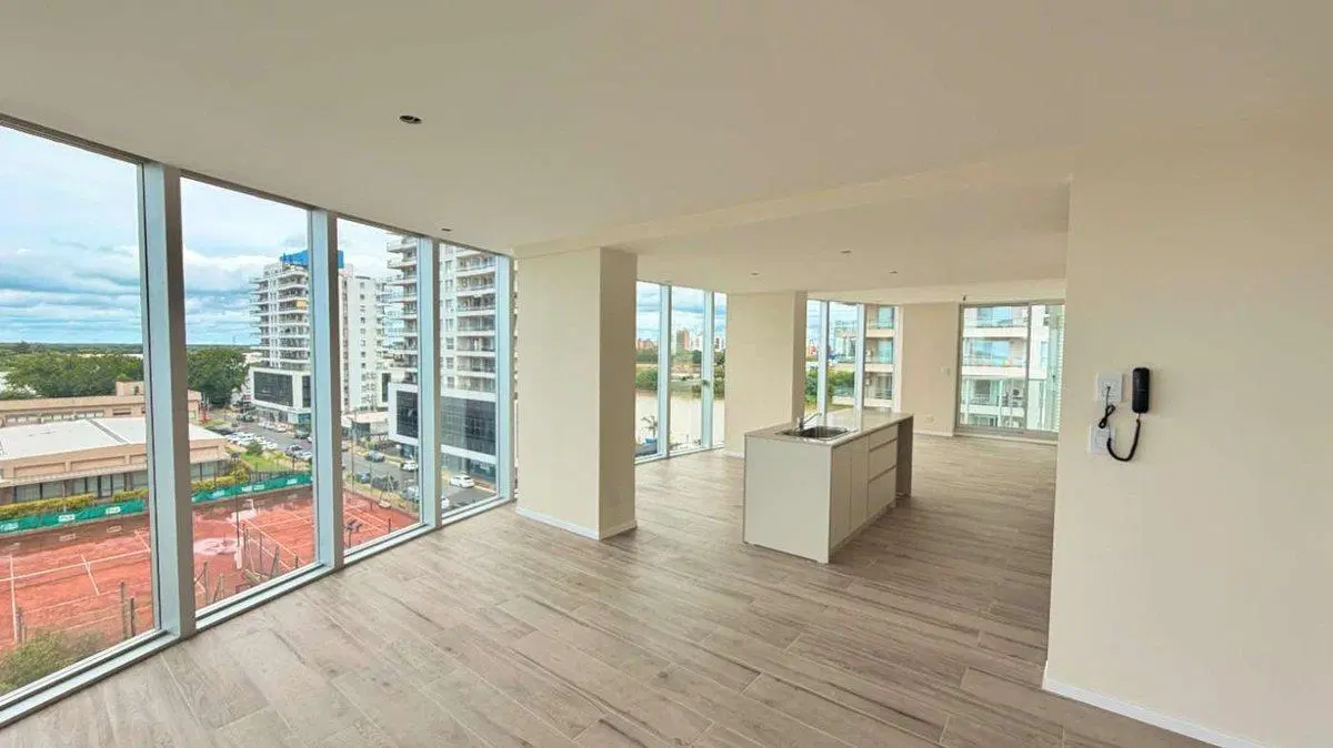 SE VENDE SEMIPISO DE 4 DORM EN AMARRAS CENTER 5