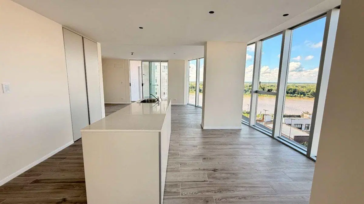 SE VENDE SEMIPISO DE 4 DORM EN AMARRAS CENTER 4