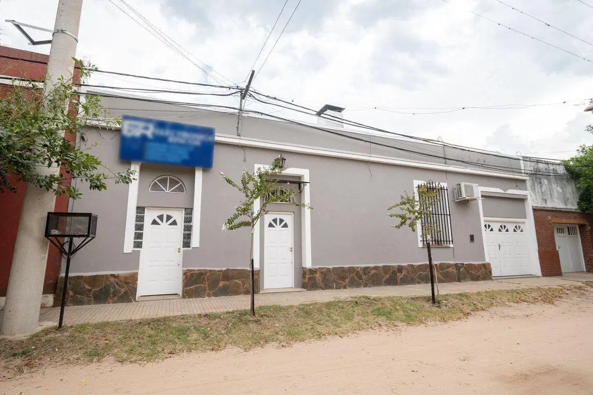 Venta Casa Rincón a 1 cuadra de la Plaza 4