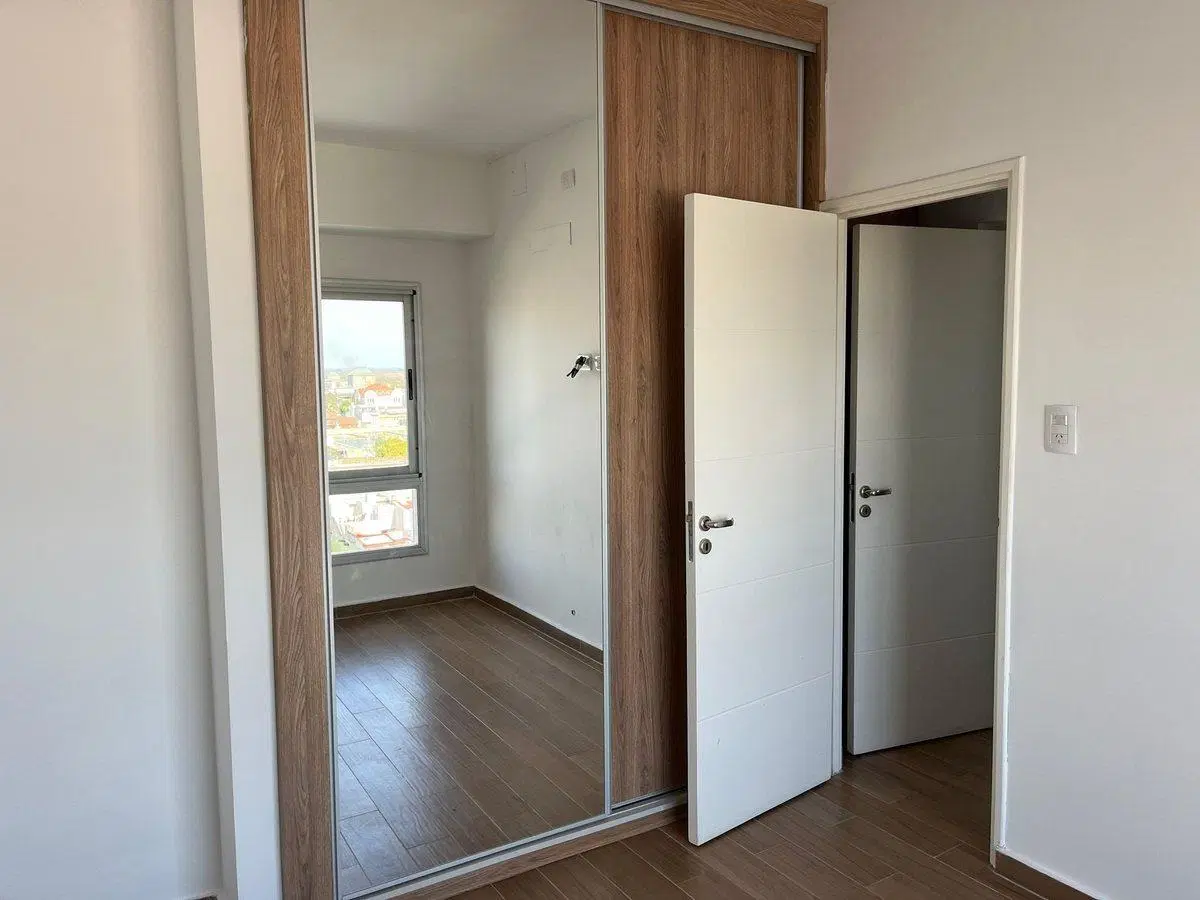 DEPTO 1 DORMITORIO CON COCHERA PISO 8 VISTA ESTE 3