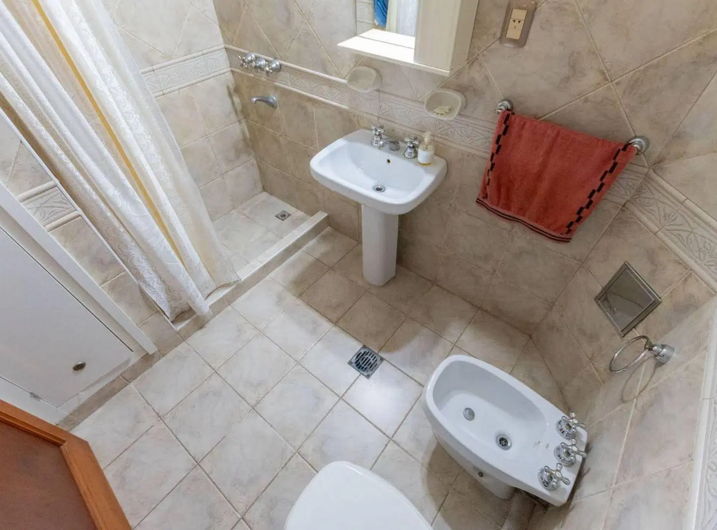 3 dormitorios, cochera patio y en quincho | VENTA 3