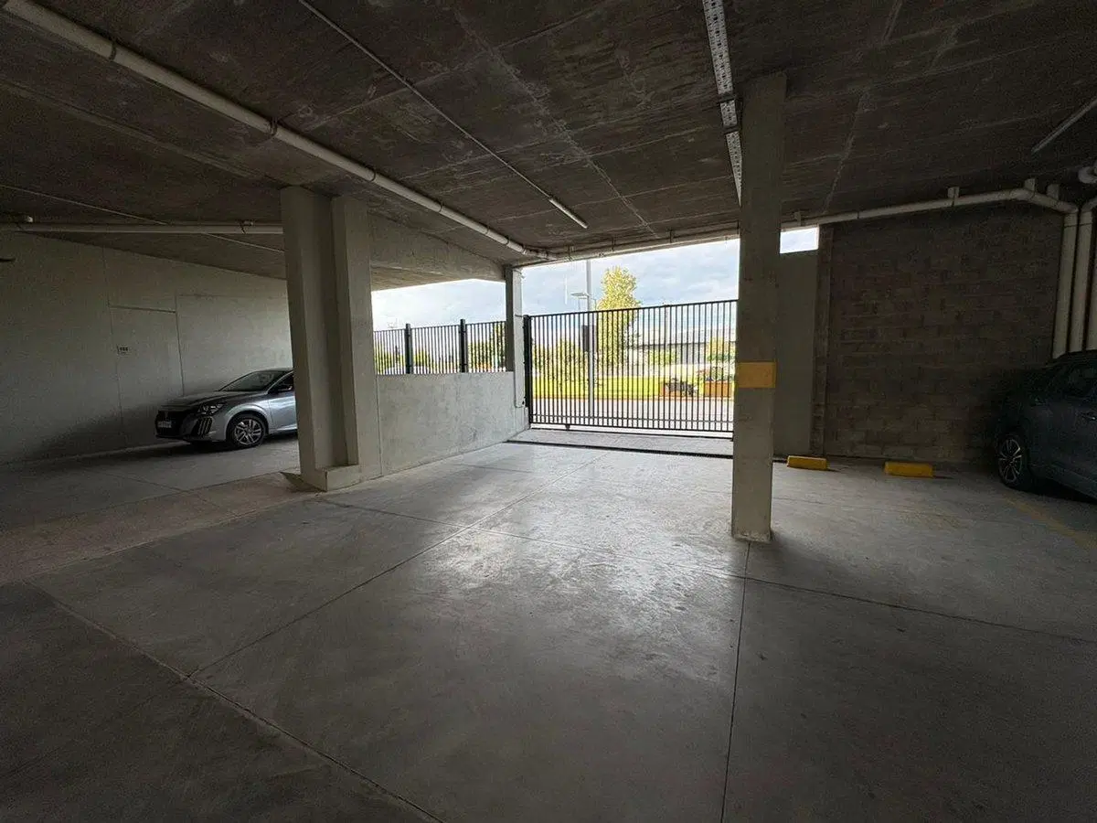 SE VENDE COCHERA EN GARDEN INN TORRE II 3