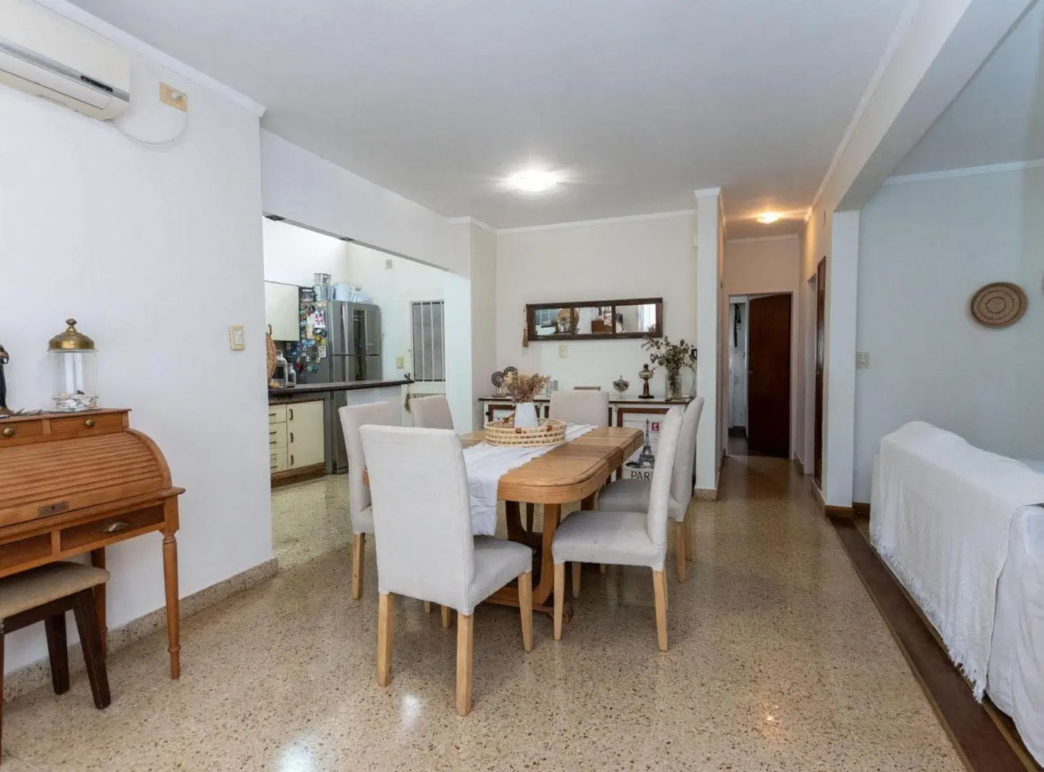 CASA DOS DORMITORIOS, COCHERA Y PATIO EN CANDIOTI 2