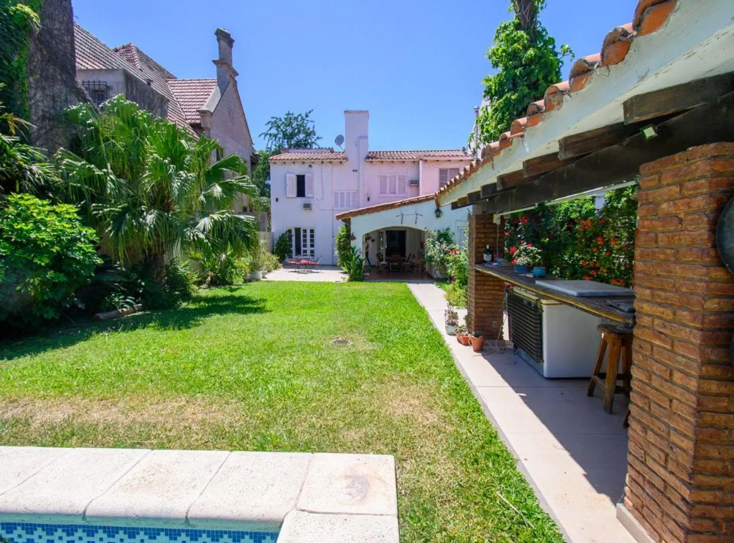 VENTA CASA SOBRE COSTANERA EN BARRIO 7 JEFES 3
