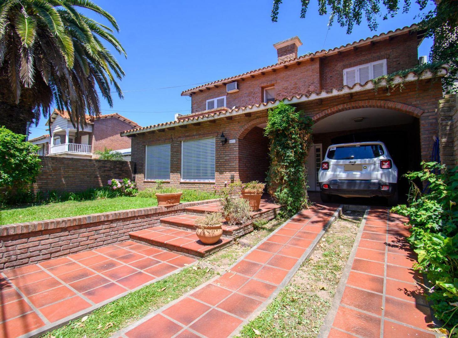 VENTA CASA SOBRE COSTANERA EN BARRIO 7 JEFES