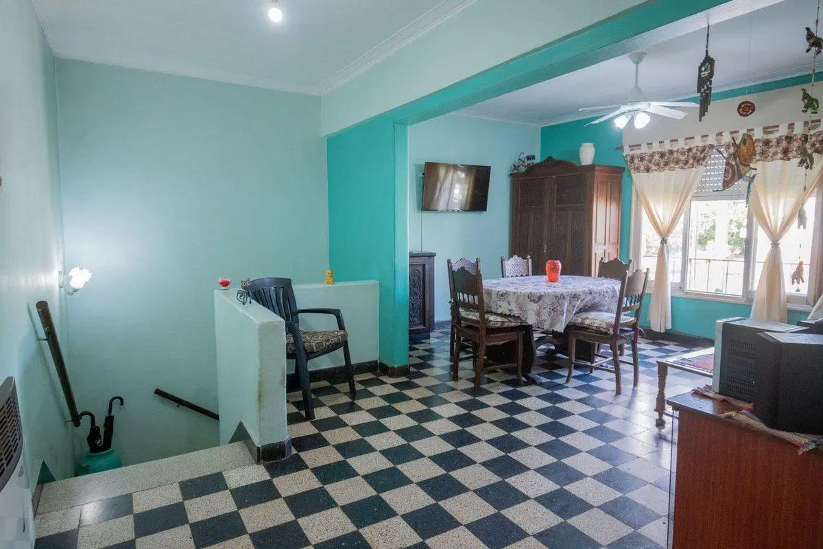 VENTA PLANTA ALTA DE 2 DORMITORIOS SOBRE AVENIDA 3