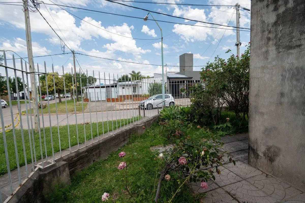 CASA EN SANTO TOME DE 3 DORMITORIOS Y PATIO 8