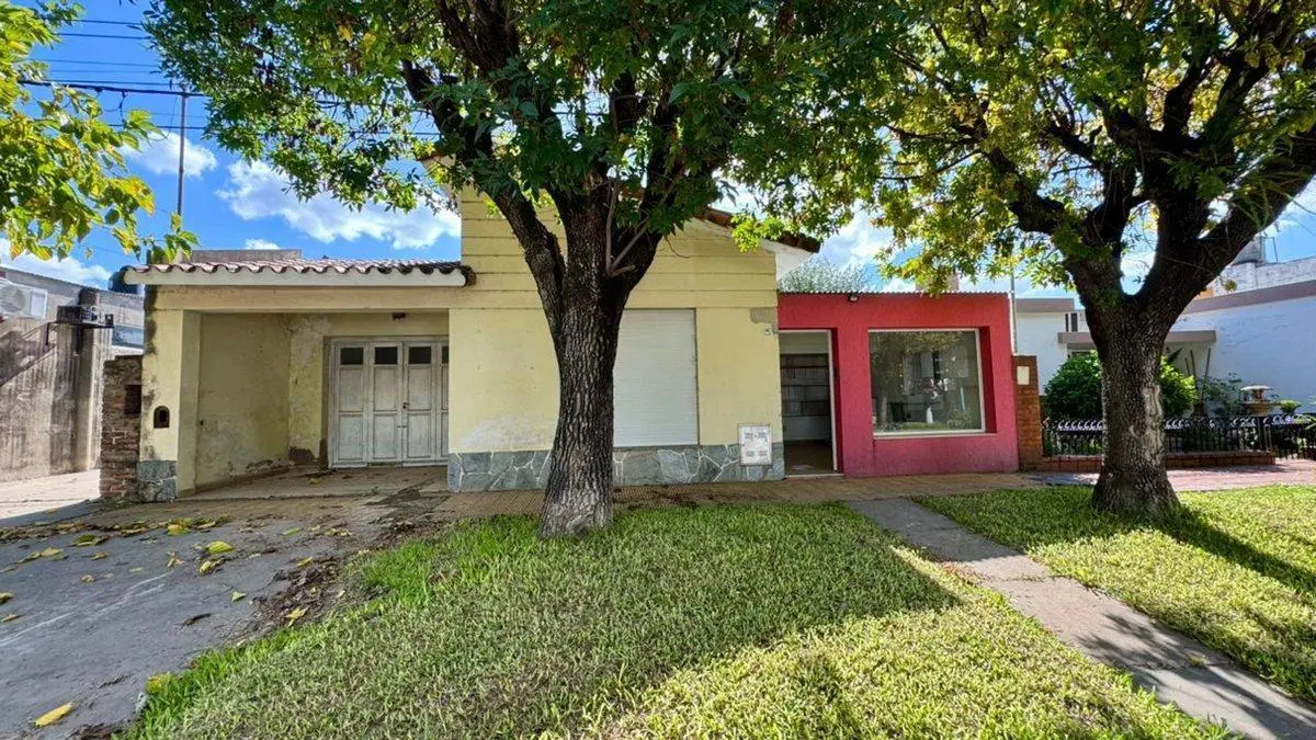 VENTA CASA A REFACCIONAR EN SJN 4