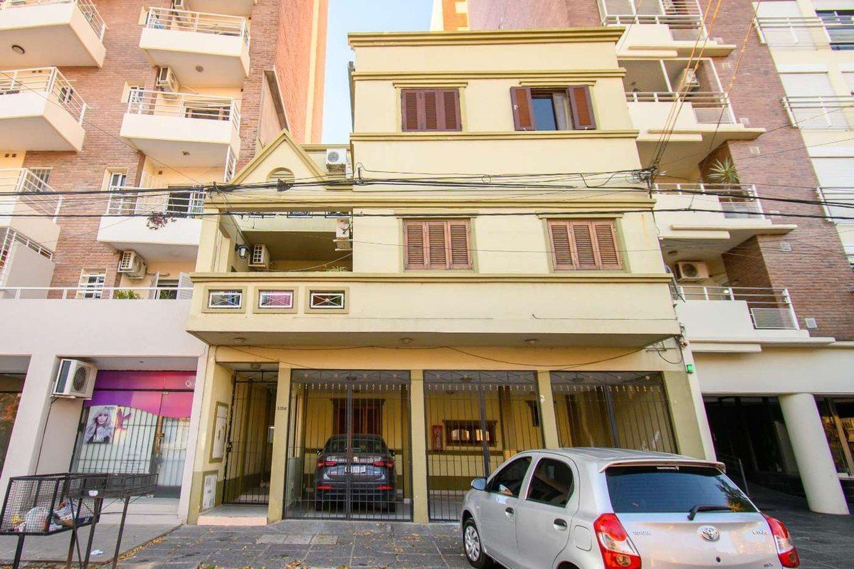 Venta duplex con patio y cochera en Constituyentes