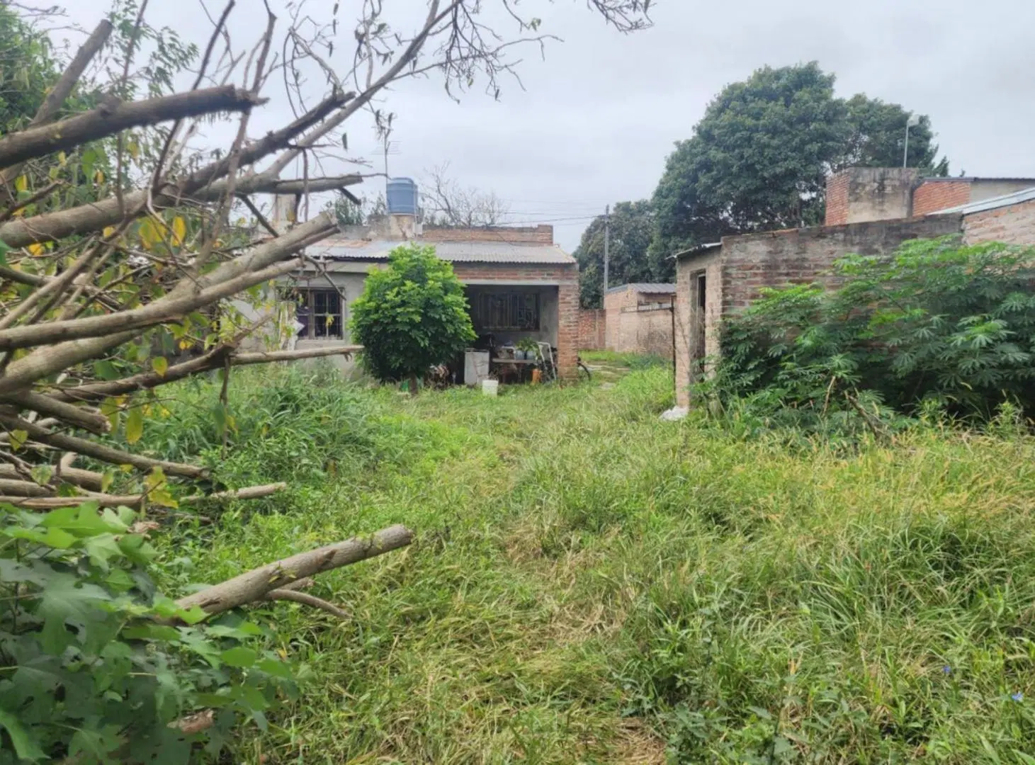 CASA A REFACCIONAR Y GRAN TERRENO 3