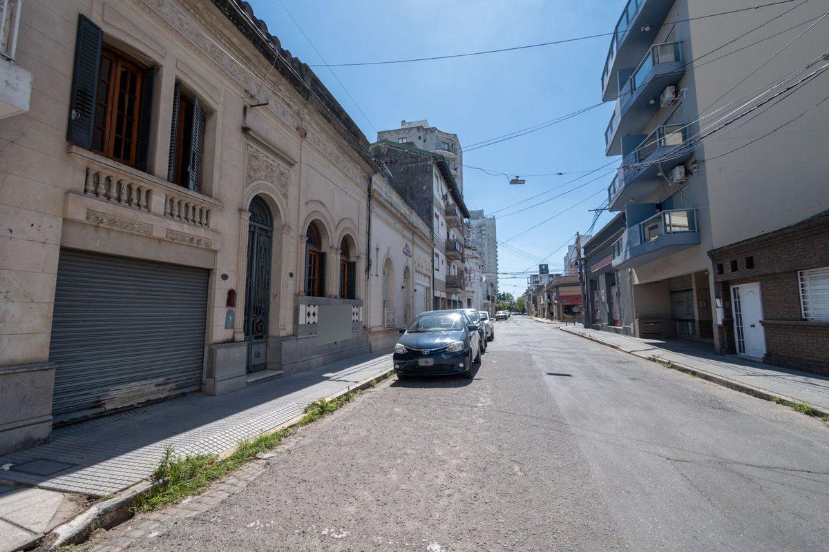 Casa en venta con 4 dormitorios en Constituyentes